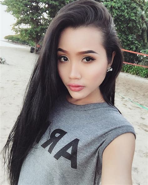 Thai Shemale Porn Videos: Hot Trannies from Thailand 